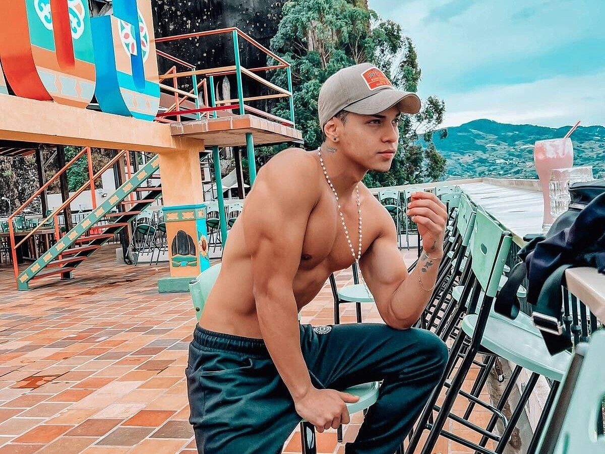 Ryan Greys