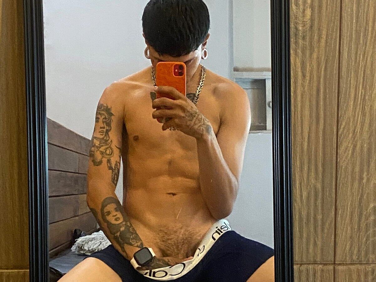 Valentino Knox