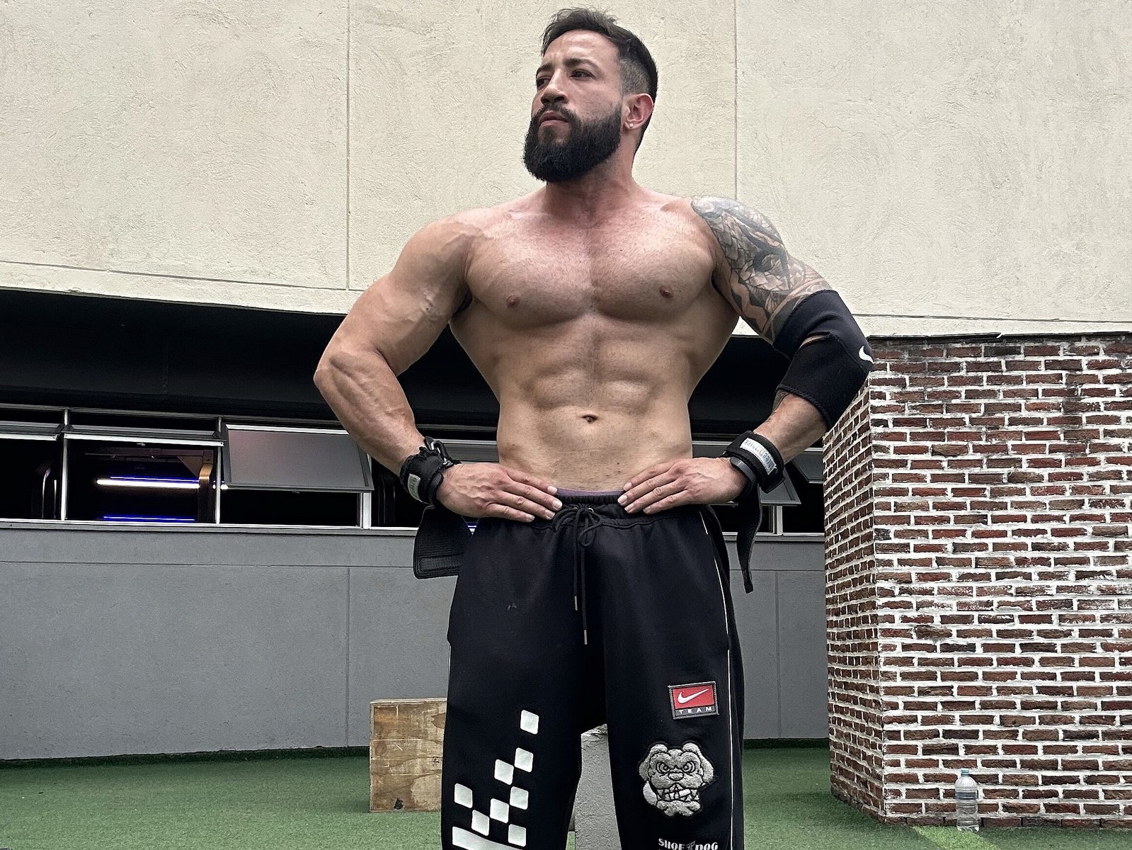 Brad Leon